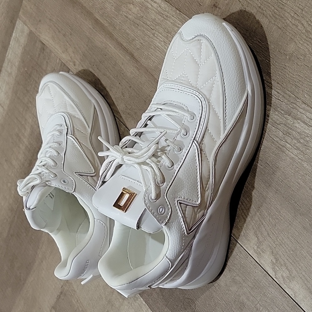 Karl Lagerfeld Paris white sneaker